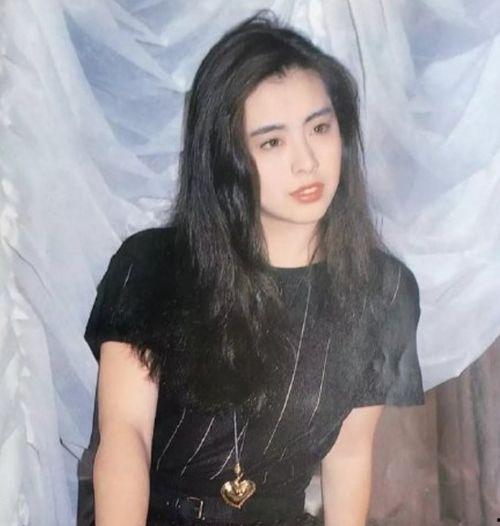 香港女明星玲玲近照,风采依旧引人瞩目